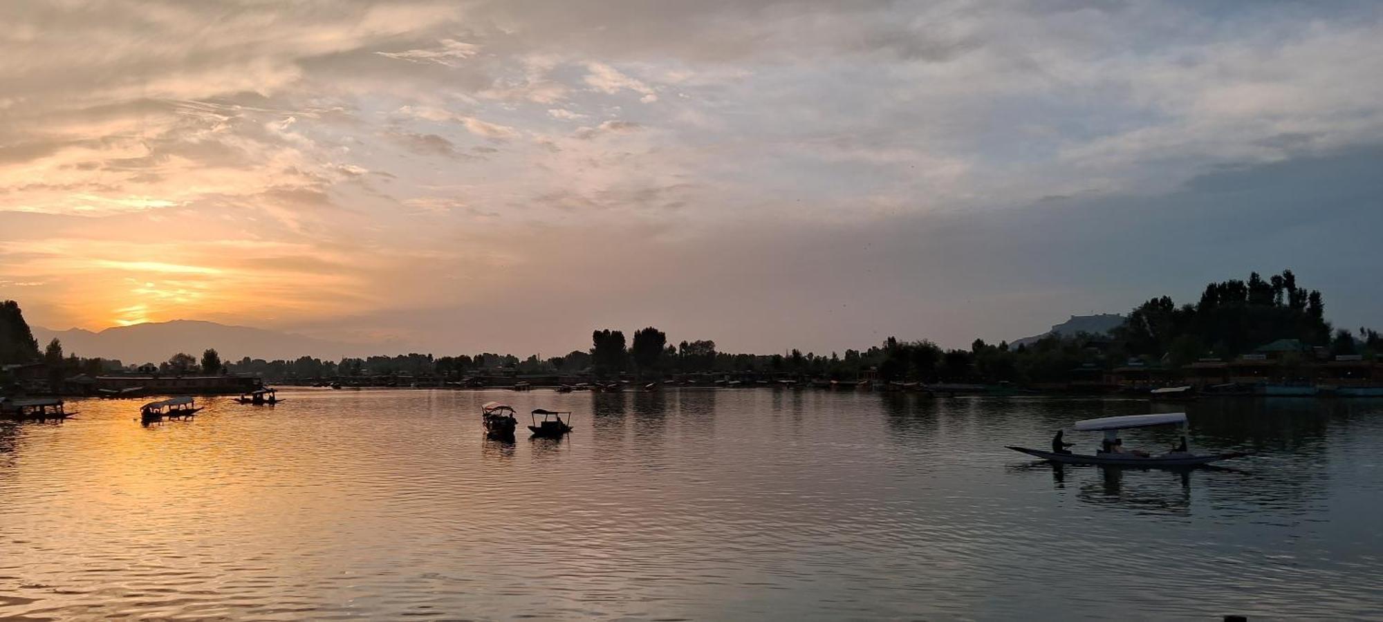 Independent Goonapalace Group of Houseboats Srīnagar Buitenkant foto