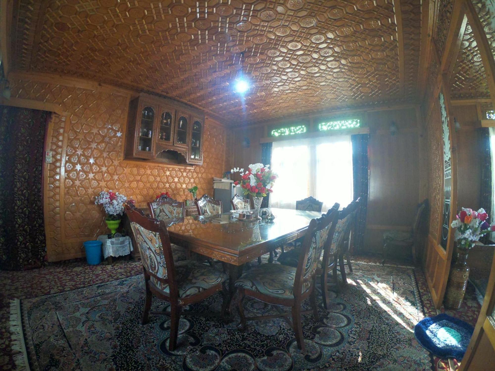 Independent Goonapalace Group of Houseboats Srīnagar Buitenkant foto