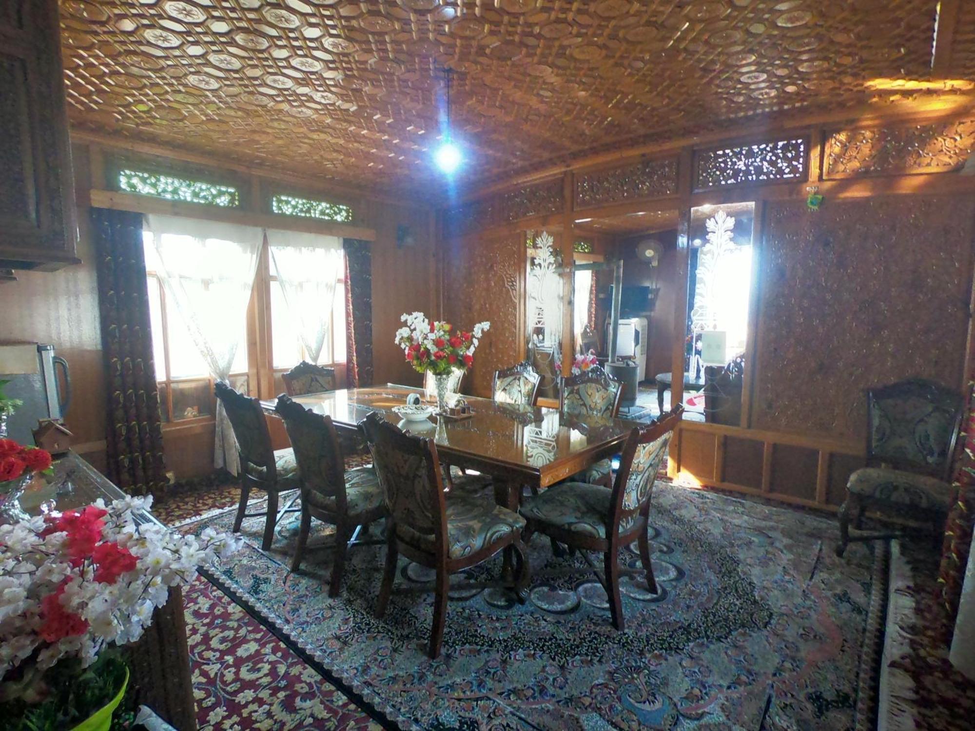 Independent Goonapalace Group of Houseboats Srīnagar Buitenkant foto