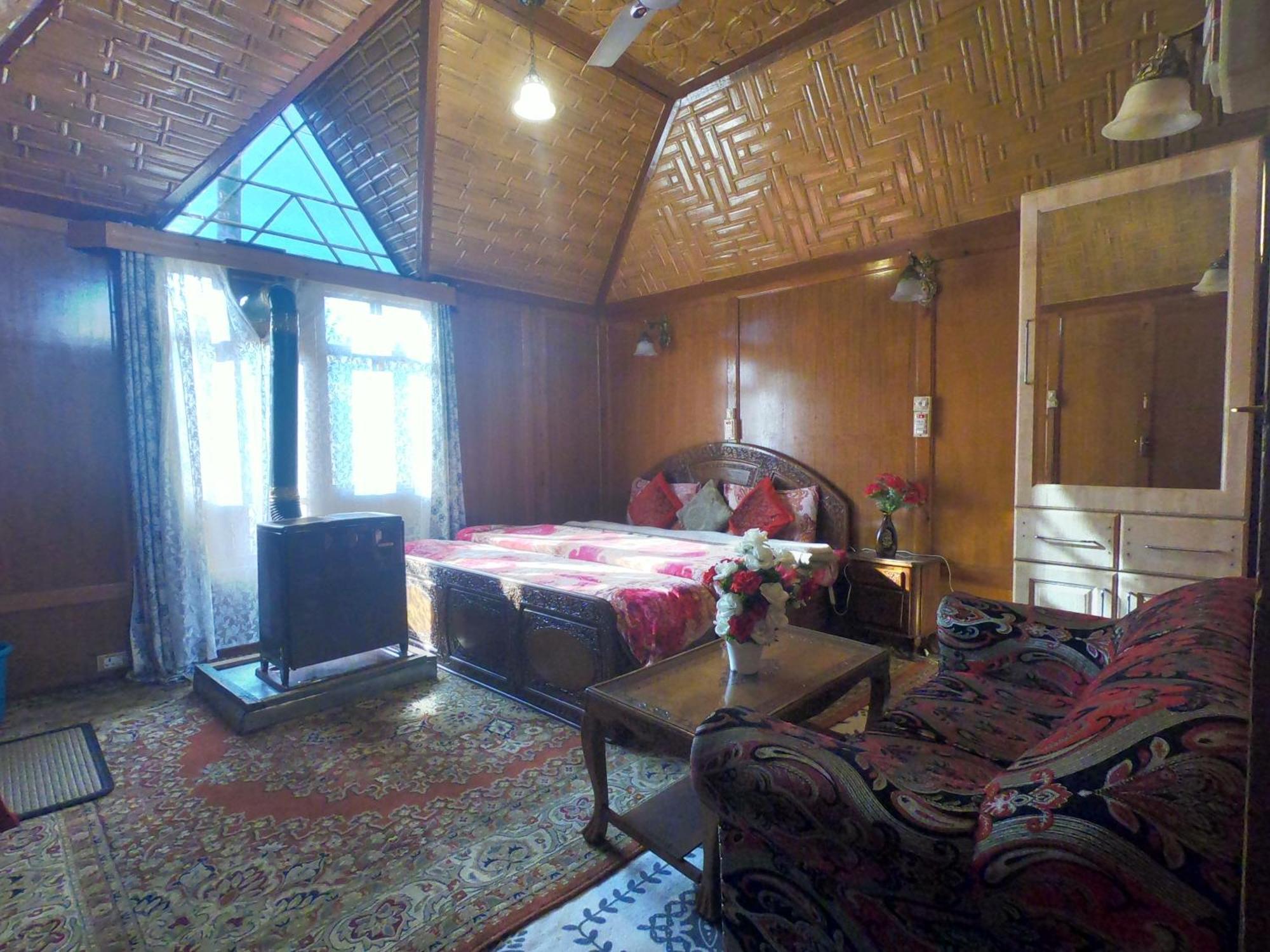 Independent Goonapalace Group of Houseboats Srīnagar Buitenkant foto