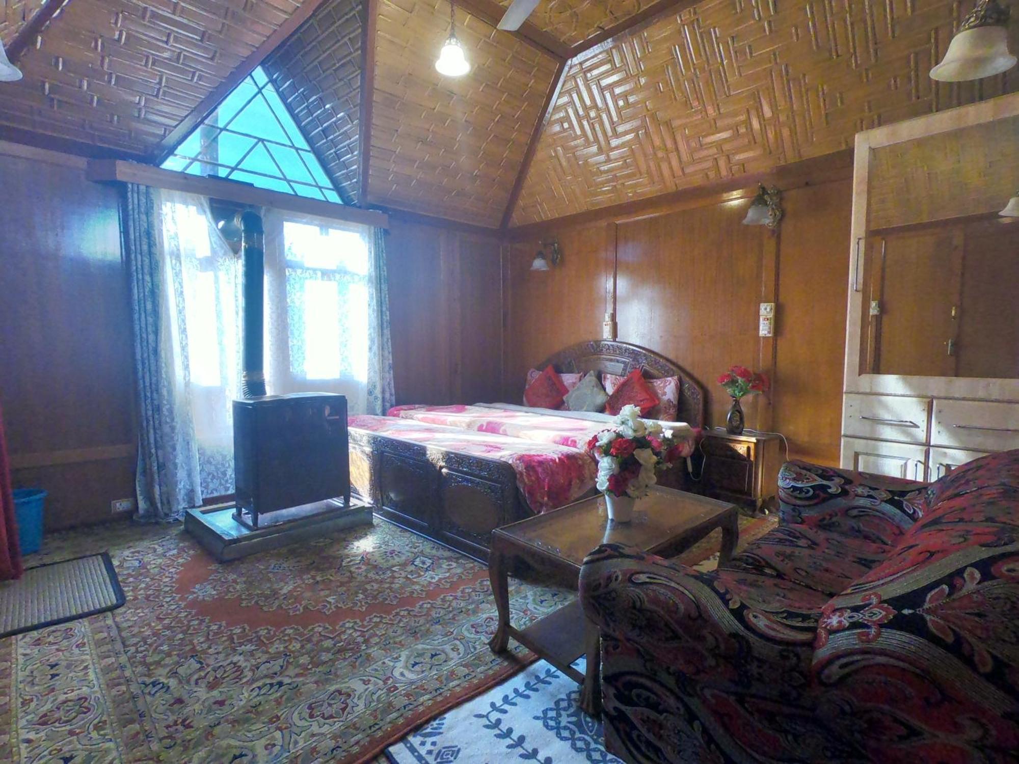 Independent Goonapalace Group of Houseboats Srīnagar Buitenkant foto