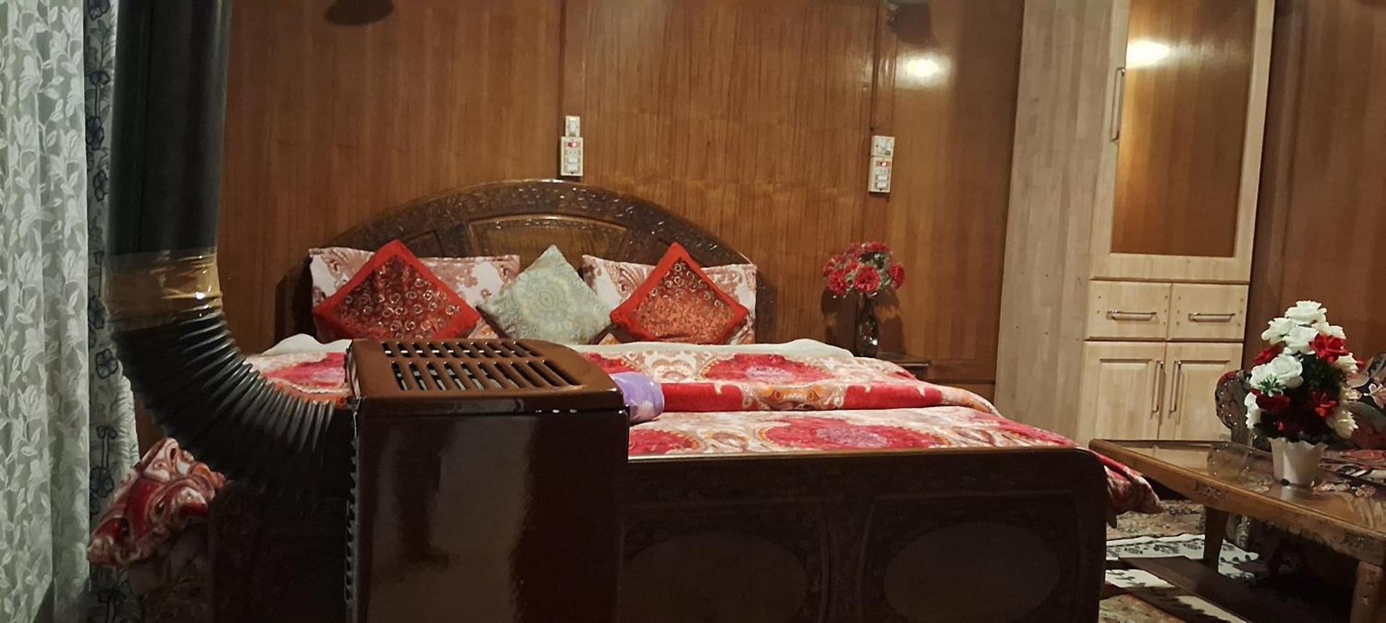 Independent Goonapalace Group of Houseboats Srīnagar Buitenkant foto