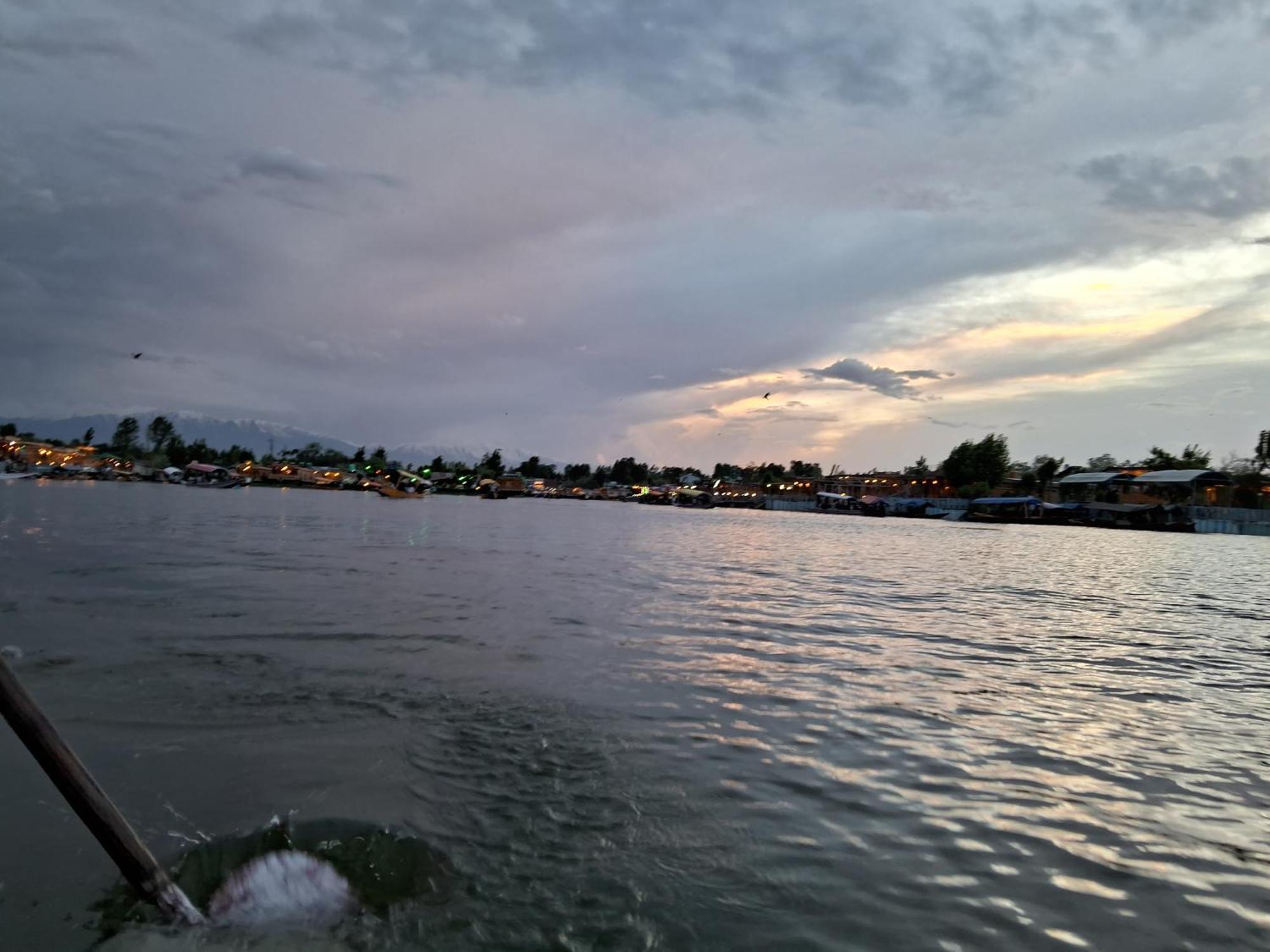 Independent Goonapalace Group of Houseboats Srīnagar Buitenkant foto