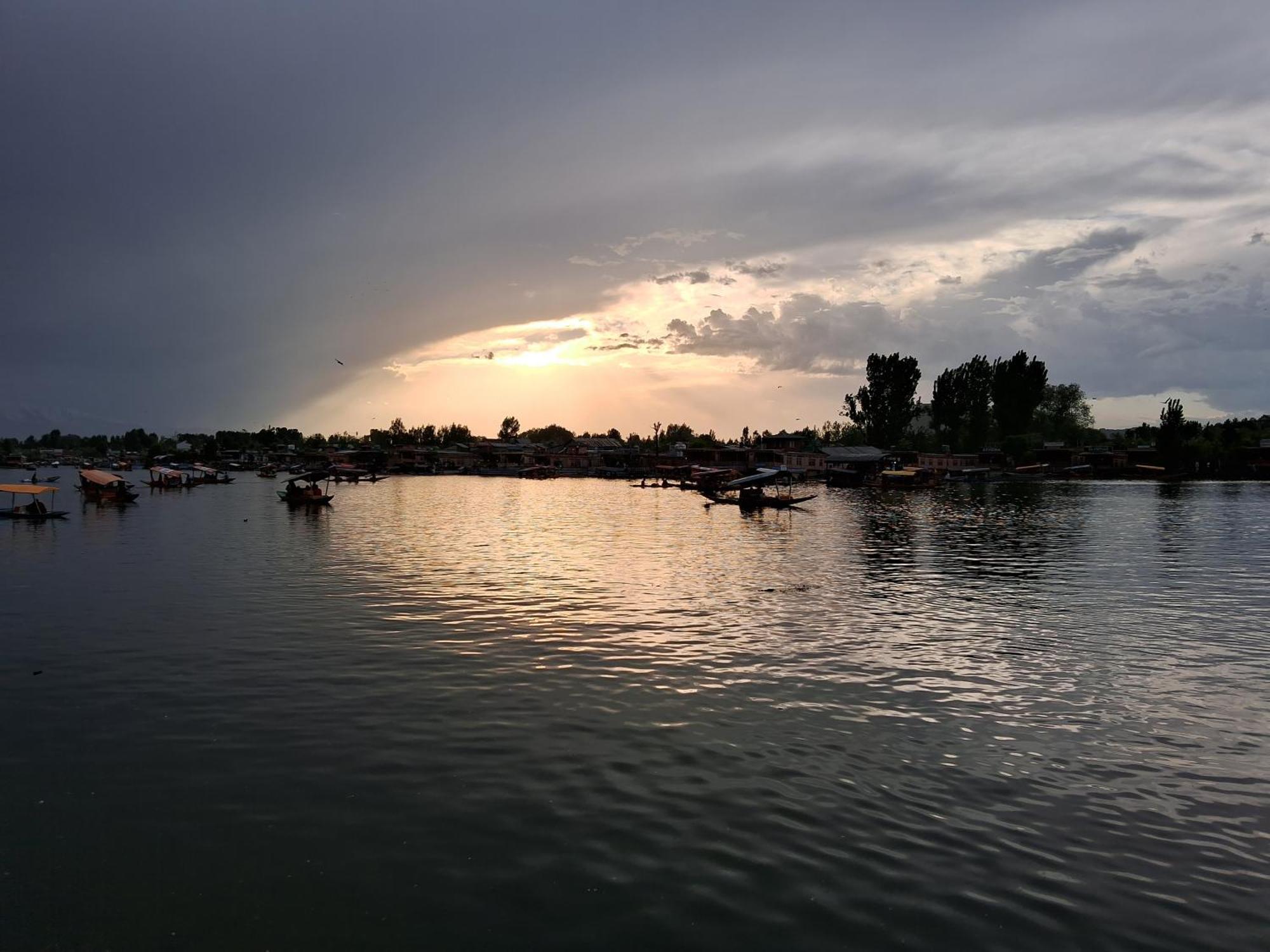 Independent Goonapalace Group of Houseboats Srīnagar Buitenkant foto