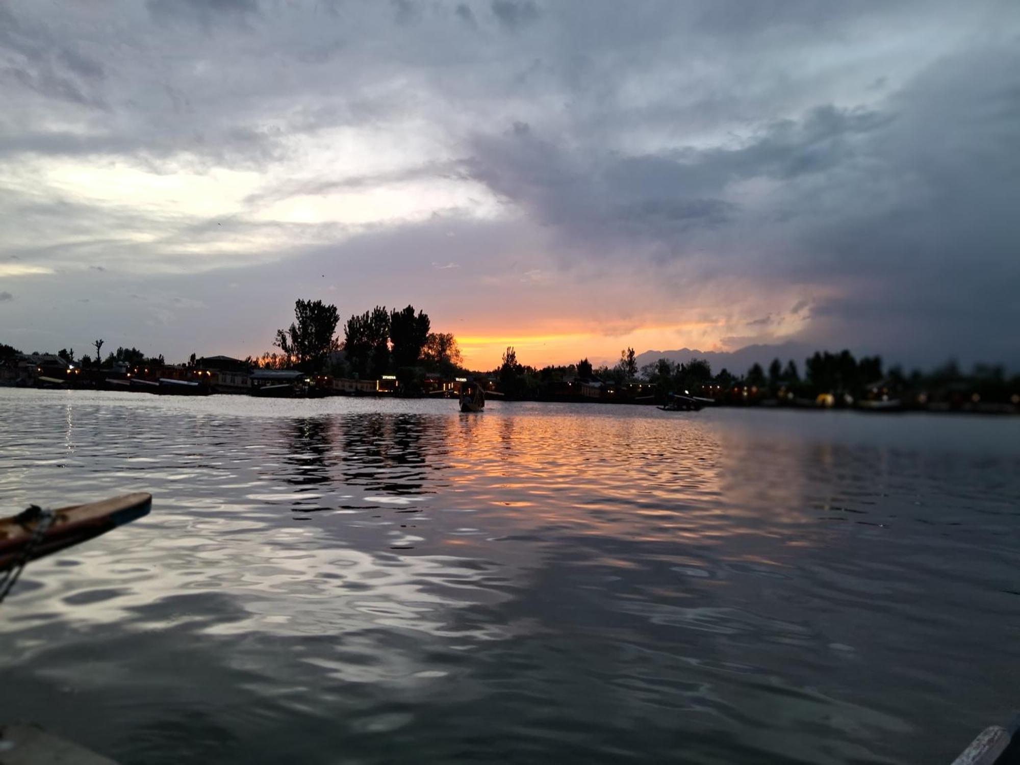 Independent Goonapalace Group of Houseboats Srīnagar Buitenkant foto