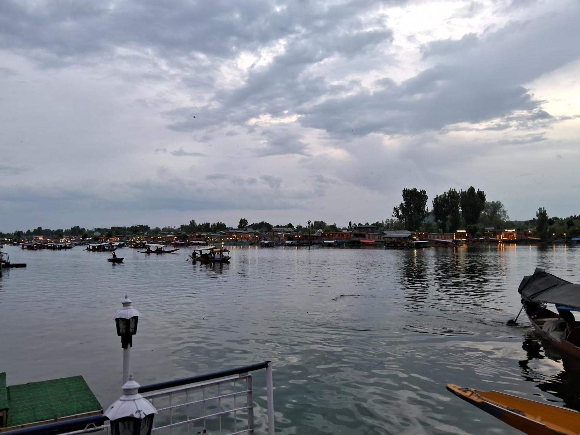 Independent Goonapalace Group of Houseboats Srīnagar Buitenkant foto