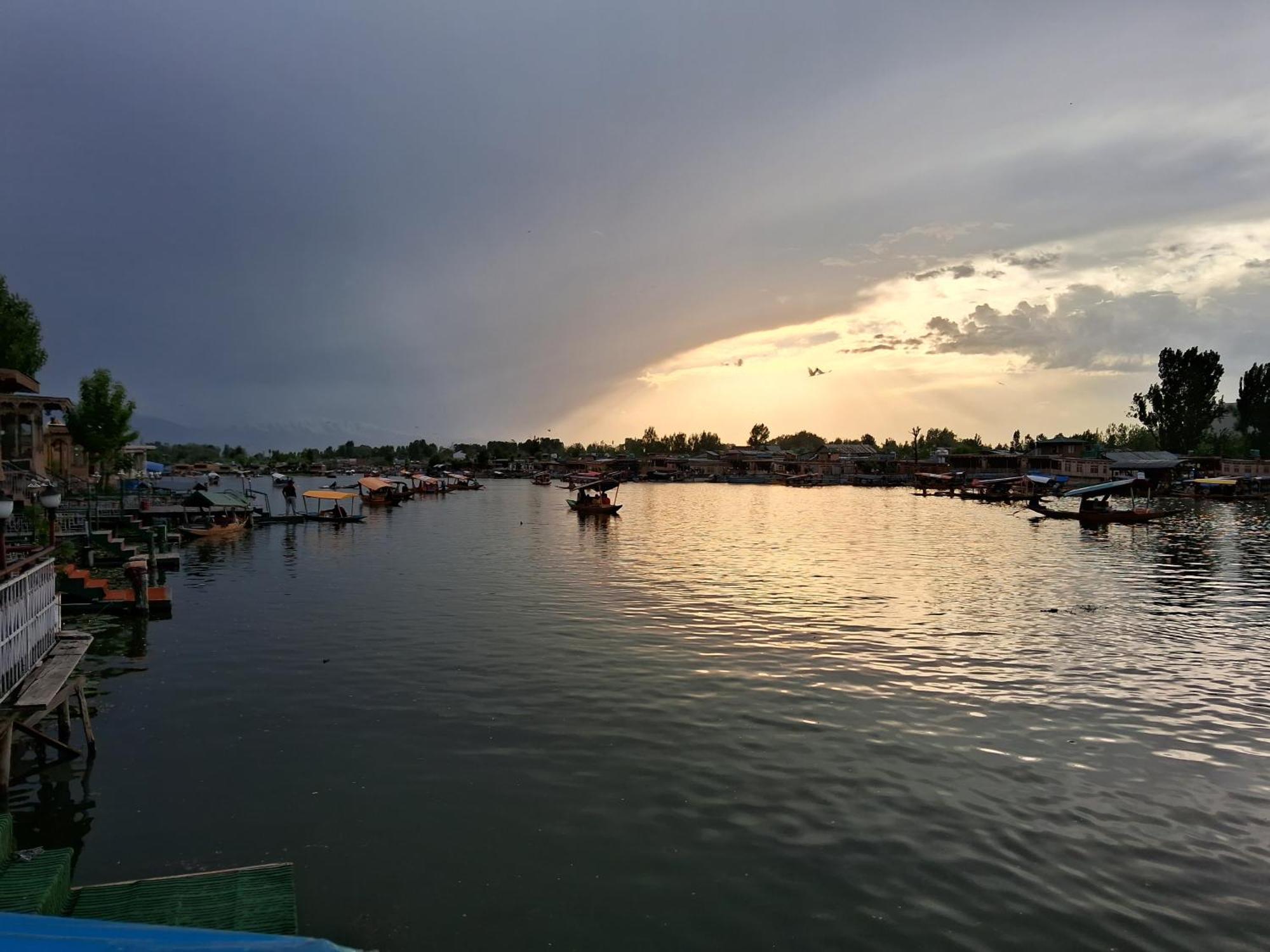 Independent Goonapalace Group of Houseboats Srīnagar Buitenkant foto