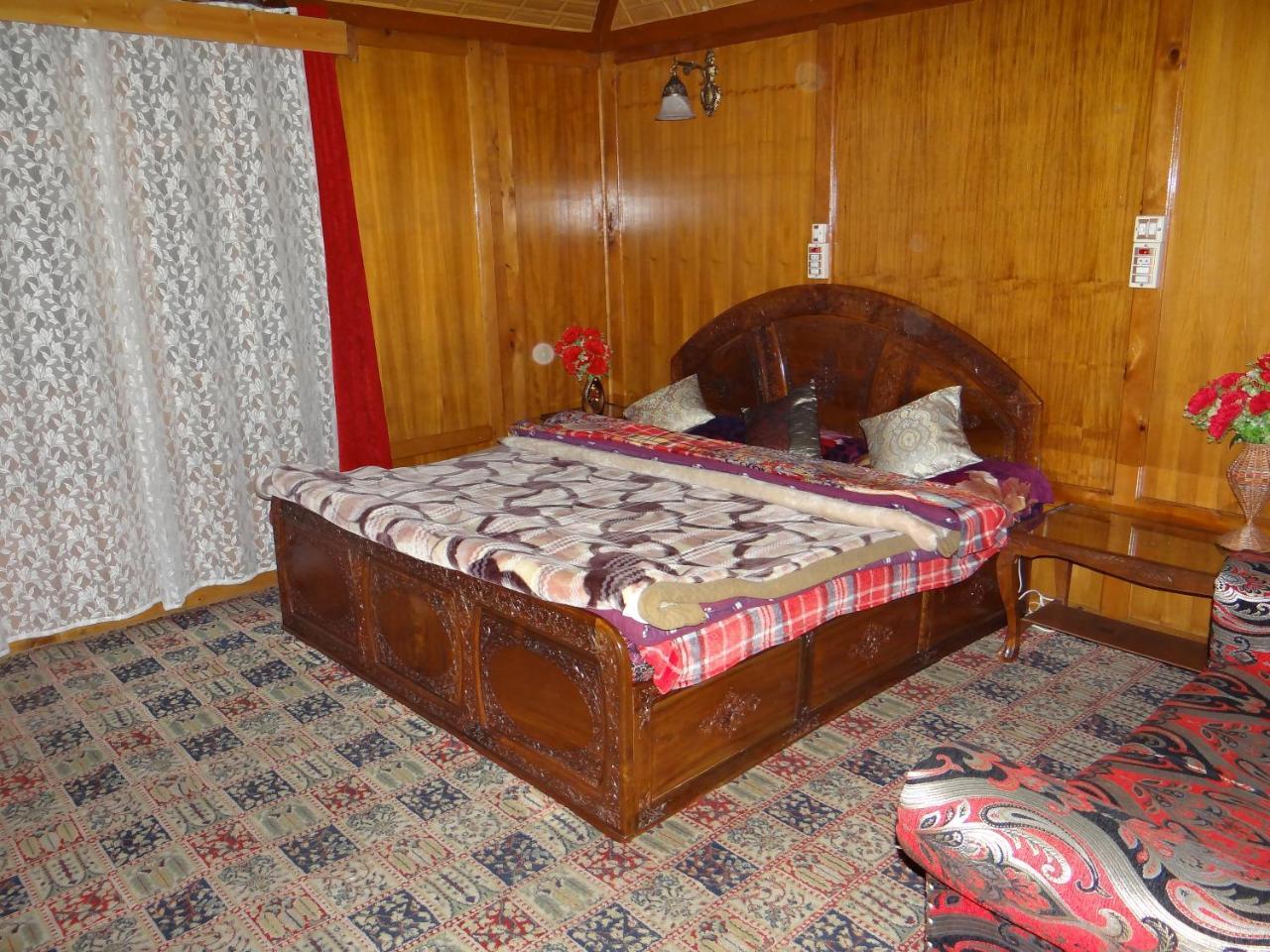 Independent Goonapalace Group of Houseboats Srīnagar Buitenkant foto