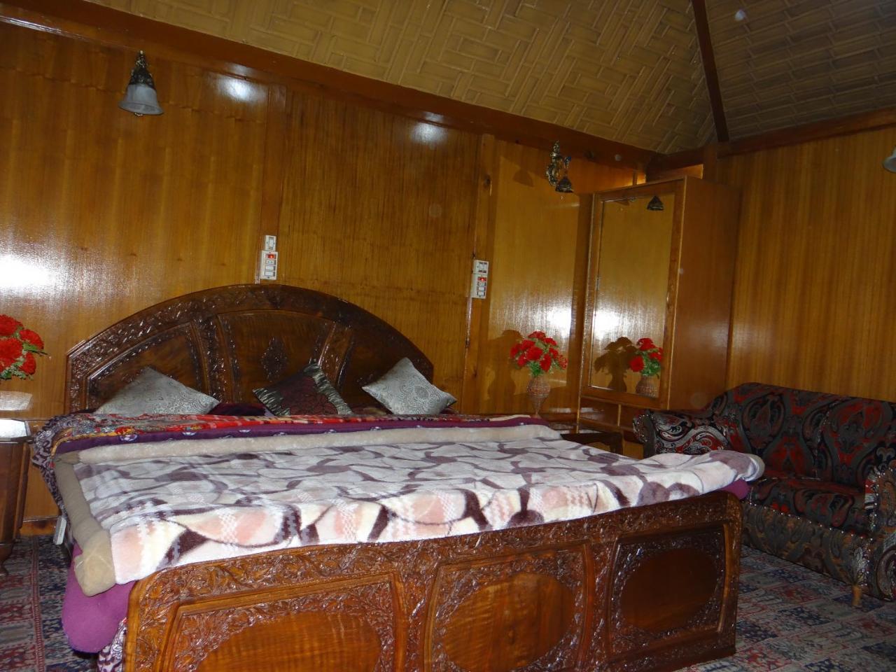 Independent Goonapalace Group of Houseboats Srīnagar Buitenkant foto