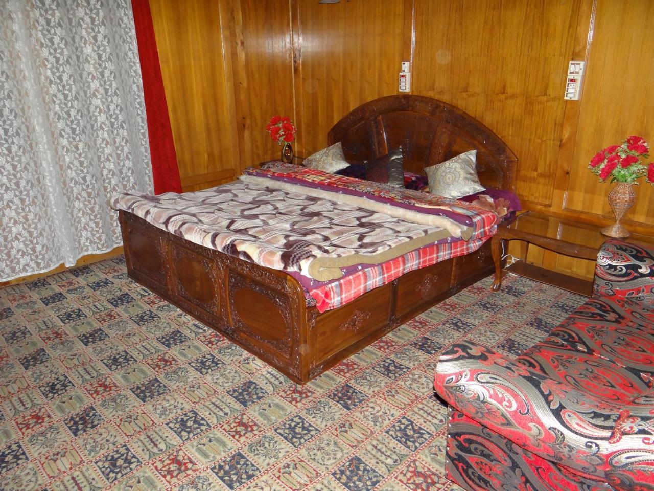 Independent Goonapalace Group of Houseboats Srīnagar Buitenkant foto