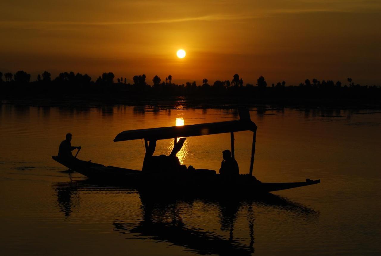 Independent Goonapalace Group of Houseboats Srīnagar Buitenkant foto