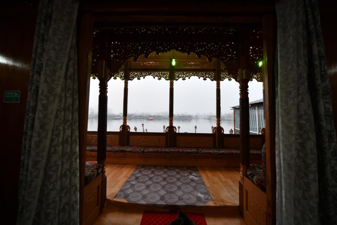 Independent Goonapalace Group of Houseboats Srīnagar Buitenkant foto