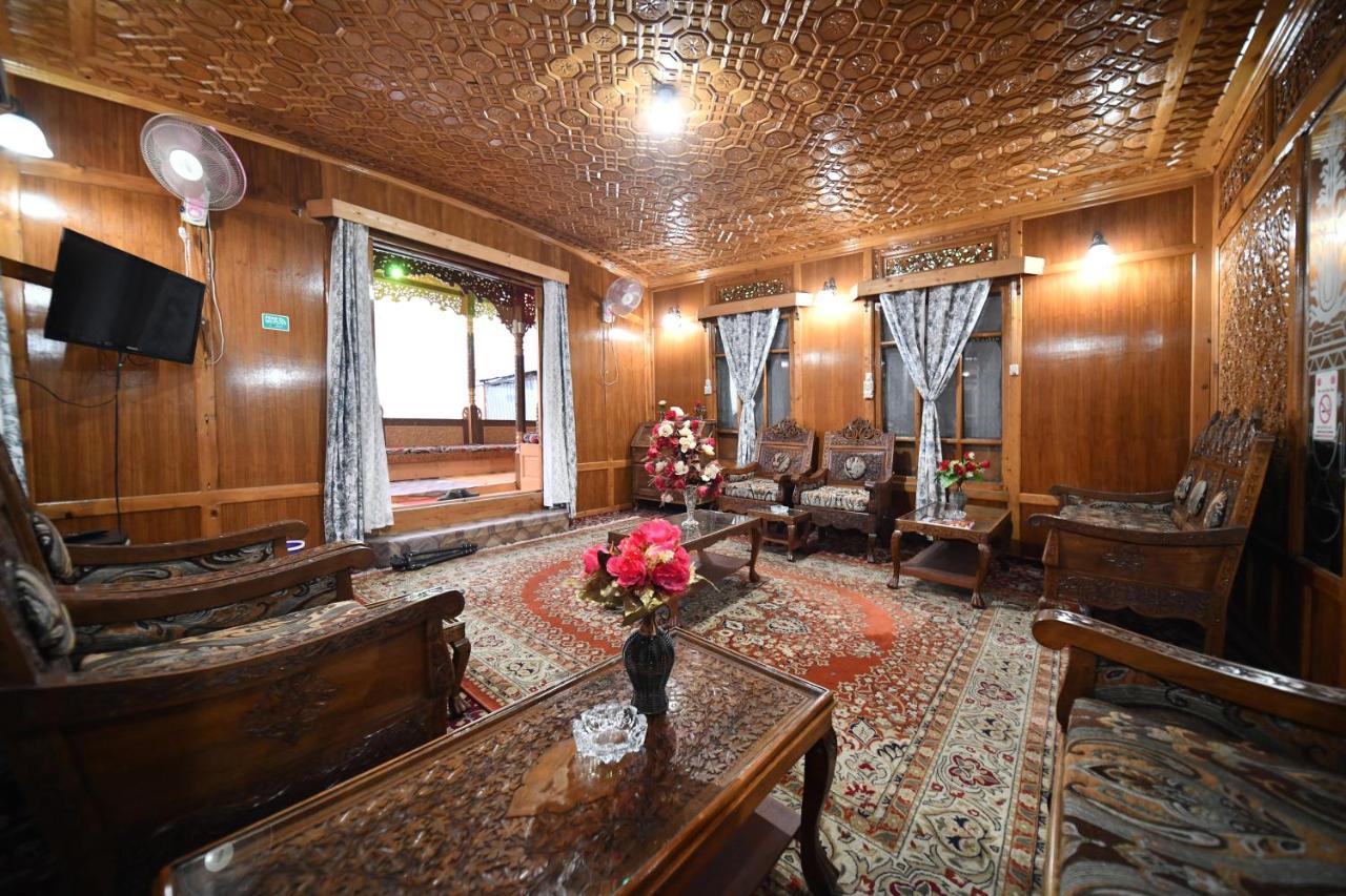 Independent Goonapalace Group of Houseboats Srīnagar Buitenkant foto