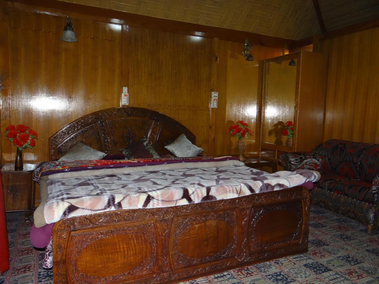 Independent Goonapalace Group of Houseboats Srīnagar Buitenkant foto
