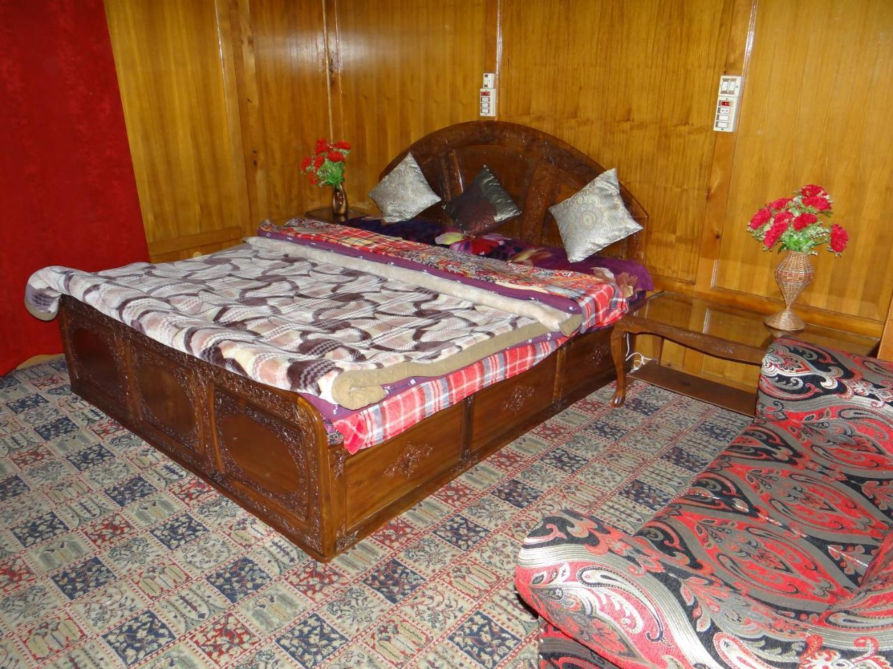 Independent Goonapalace Group of Houseboats Srīnagar Buitenkant foto